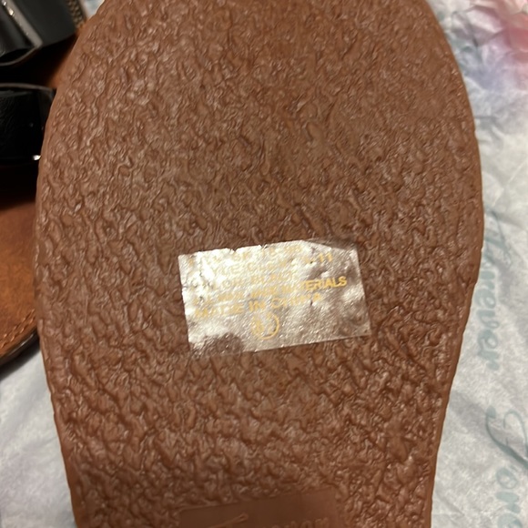 Forever Sandals - Picture 4 of 7